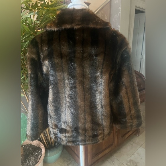 Cejon faux fur jacket large NWOT. Brown and black fully lined. Gorgeous colors - Picture 9 of 13